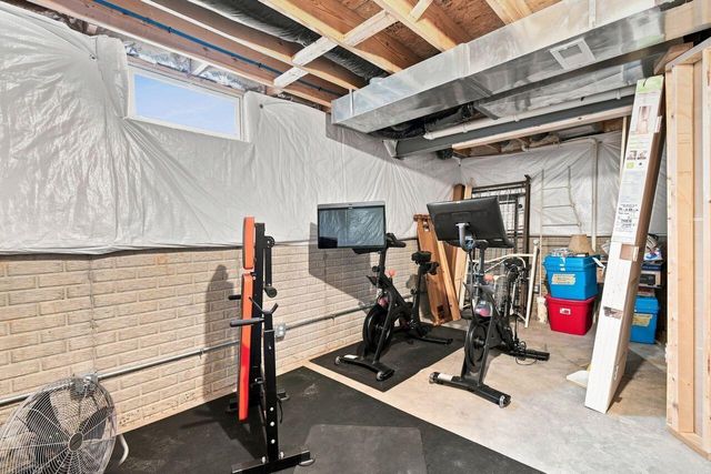 182 Mannaseh Drive W, Granville, OH 43023