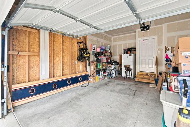 182 Mannaseh Drive W, Granville, OH 43023