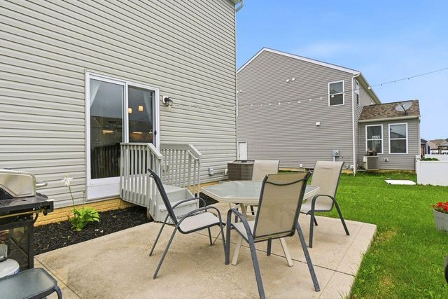 182 Mannaseh Drive W, Granville, OH 43023