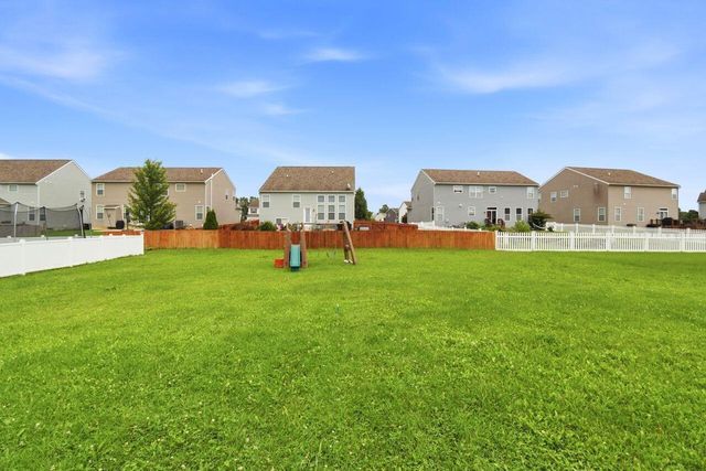 182 Mannaseh Drive W, Granville, OH 43023