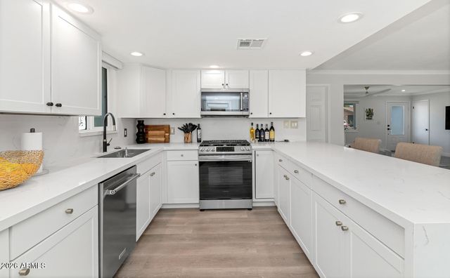 8225 E JACKRABBIT Road, Scottsdale, AZ 85250