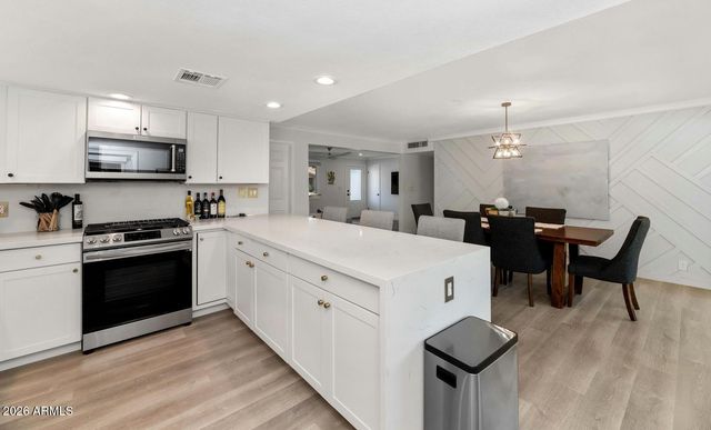 8225 E JACKRABBIT Road, Scottsdale, AZ 85250