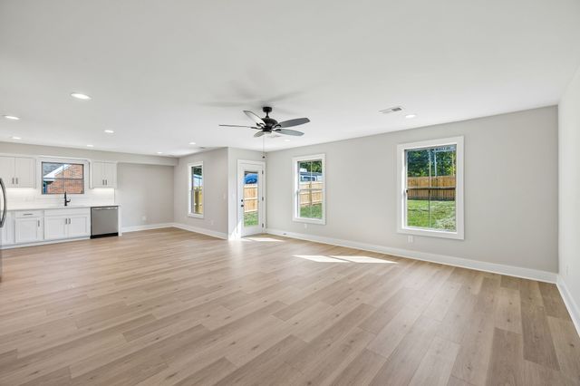 2611 Old Greenbrier Pike, Greenbrier, TN 37073