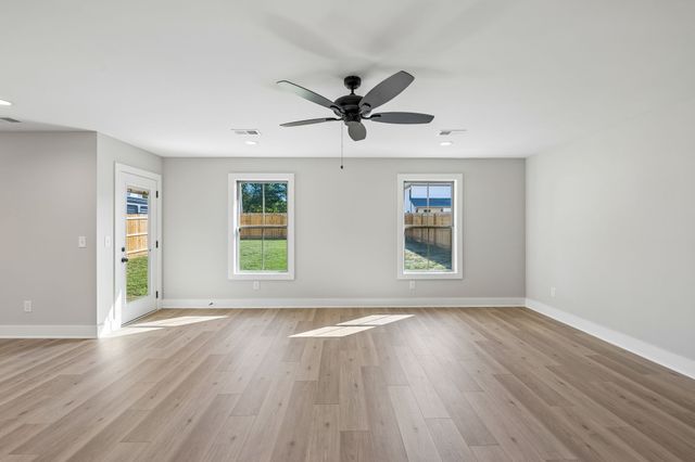 2611 Old Greenbrier Pike, Greenbrier, TN 37073