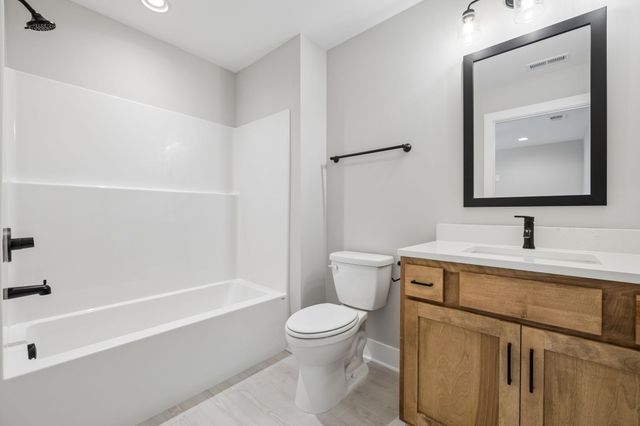 2611 Old Greenbrier Pike, Greenbrier, TN 37073