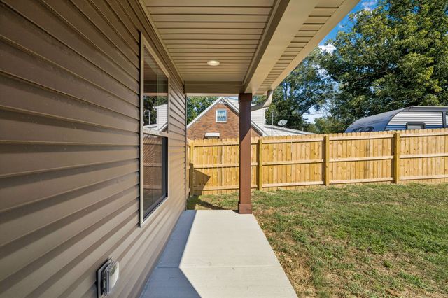2611 Old Greenbrier Pike, Greenbrier, TN 37073