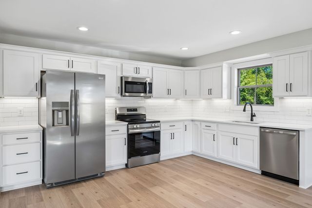 2611 Old Greenbrier Pike, Greenbrier, TN 37073