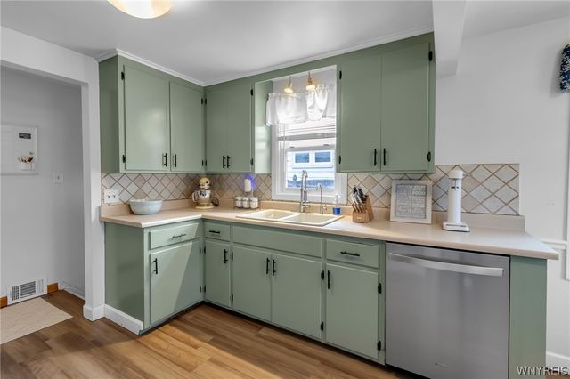 75 Albion Avenue, Amherst, NY 14226