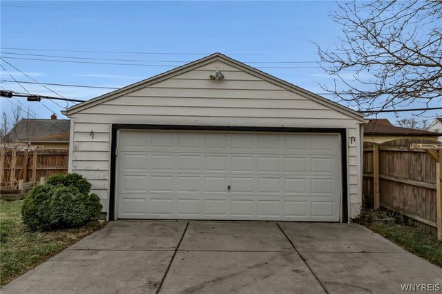 75 Albion Avenue, Amherst, NY 14226