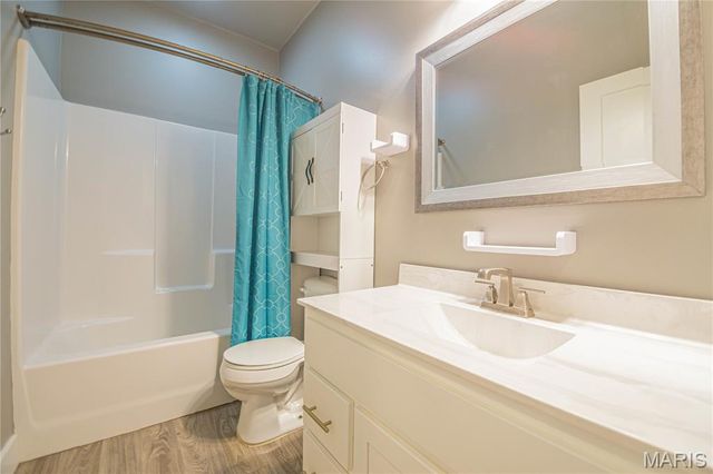 724 State Highway H, Neelyville, MO 63954