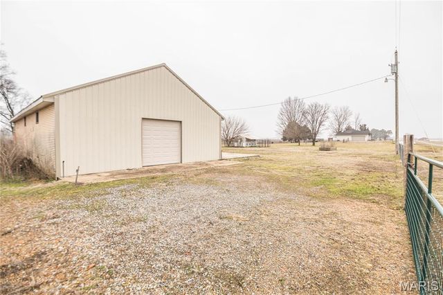 724 State Highway H, Neelyville, MO 63954