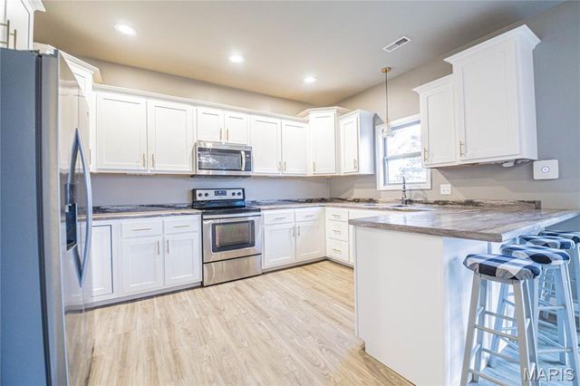 724 State Highway H, Neelyville, MO 63954