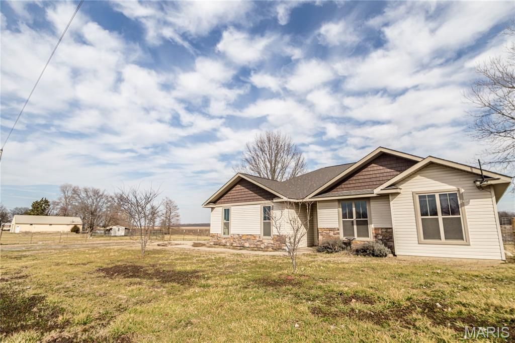 724 State Highway H, Neelyville, MO 63954