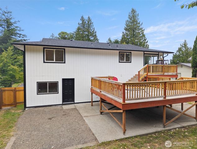 3085 Aegean Boulevard NE, Bremerton, WA 98311