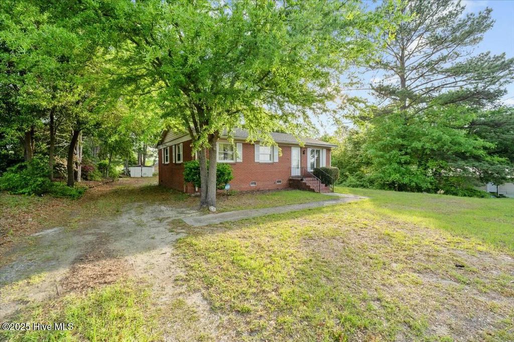 1109 Laurel Avenue, Rockingham, NC 28379