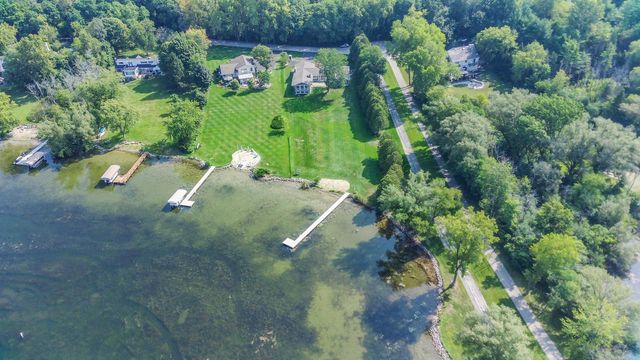 5221 Little Cedar LANE, West Bend, WI 53095