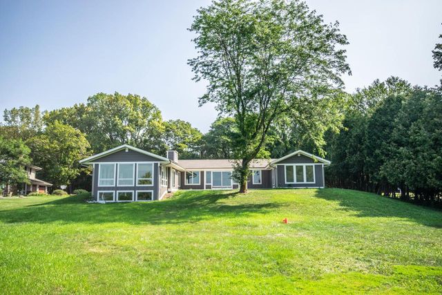 5221 Little Cedar LANE, West Bend, WI 53095
