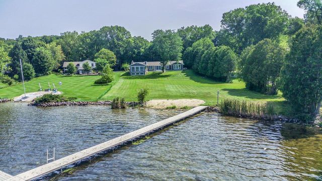 5221 Little Cedar LANE, West Bend, WI 53095