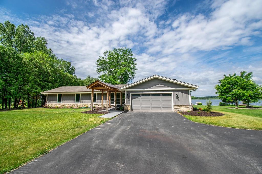 5221 Little Cedar LANE, West Bend, WI 53095