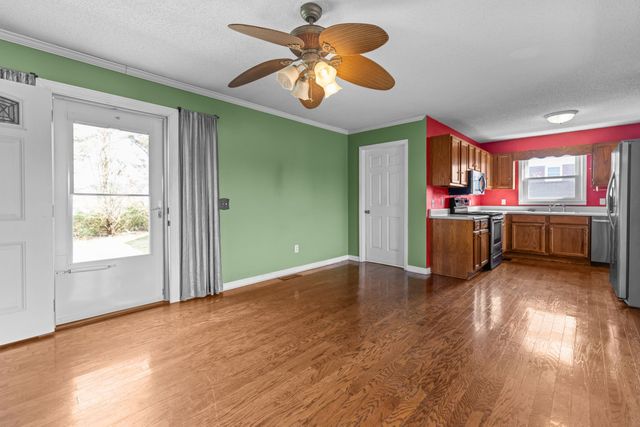 201 Stardust Dr, Shelbyville, TN 37160