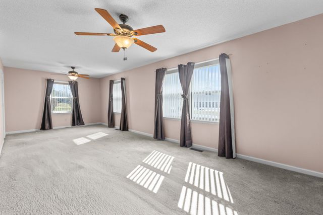 201 Stardust Dr, Shelbyville, TN 37160