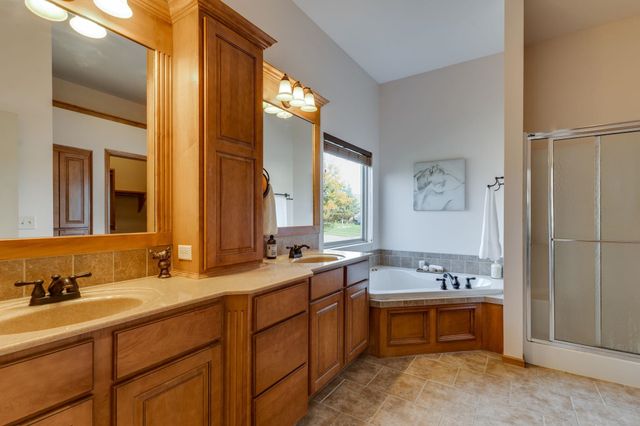2531 N Rough Creek Rd, Derby, KS 67037