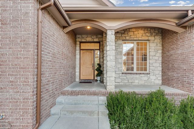 2531 N Rough Creek Rd, Derby, KS 67037