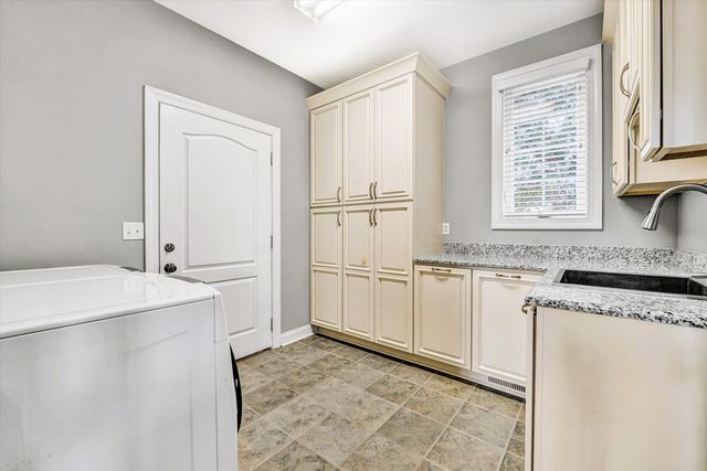 171 Marvin Gardens DR, Moneta, VA 24121