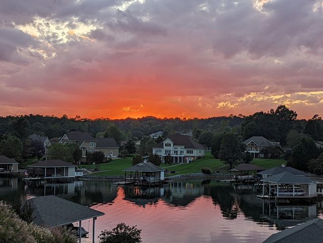171 Marvin Gardens DR, Moneta, VA 24121