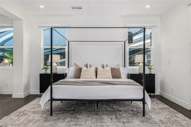 7840 Thunder Echo Street, Las Vegas, NV 89131