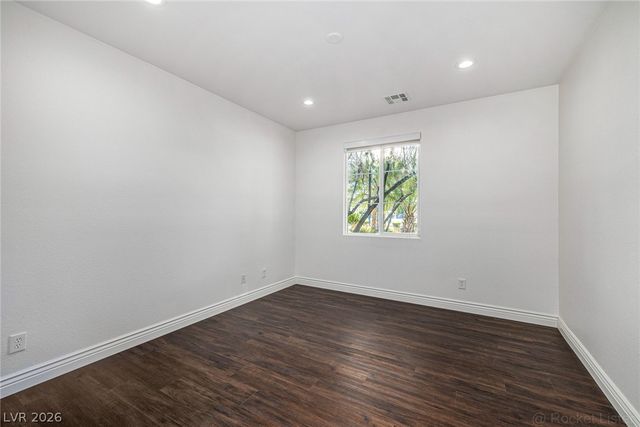 7840 Thunder Echo Street, Las Vegas, NV 89131