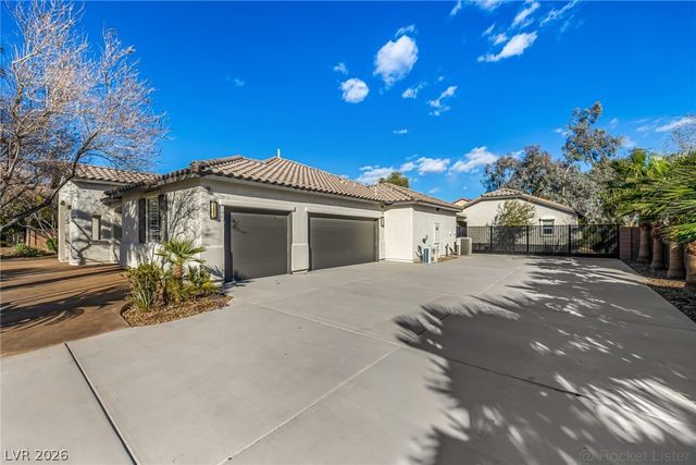 7840 Thunder Echo Street, Las Vegas, NV 89131