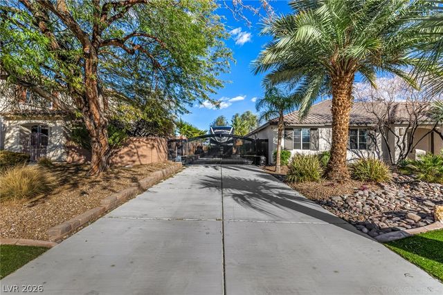 7840 Thunder Echo Street, Las Vegas, NV 89131