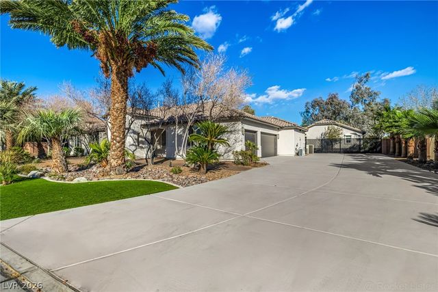 7840 Thunder Echo Street, Las Vegas, NV 89131