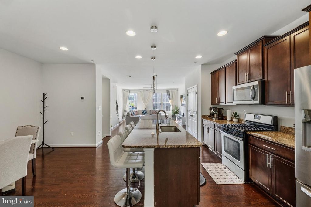 Image 14 of property listing at 7902 MOSS BROOK CT, Glen Burnie, MD 21060