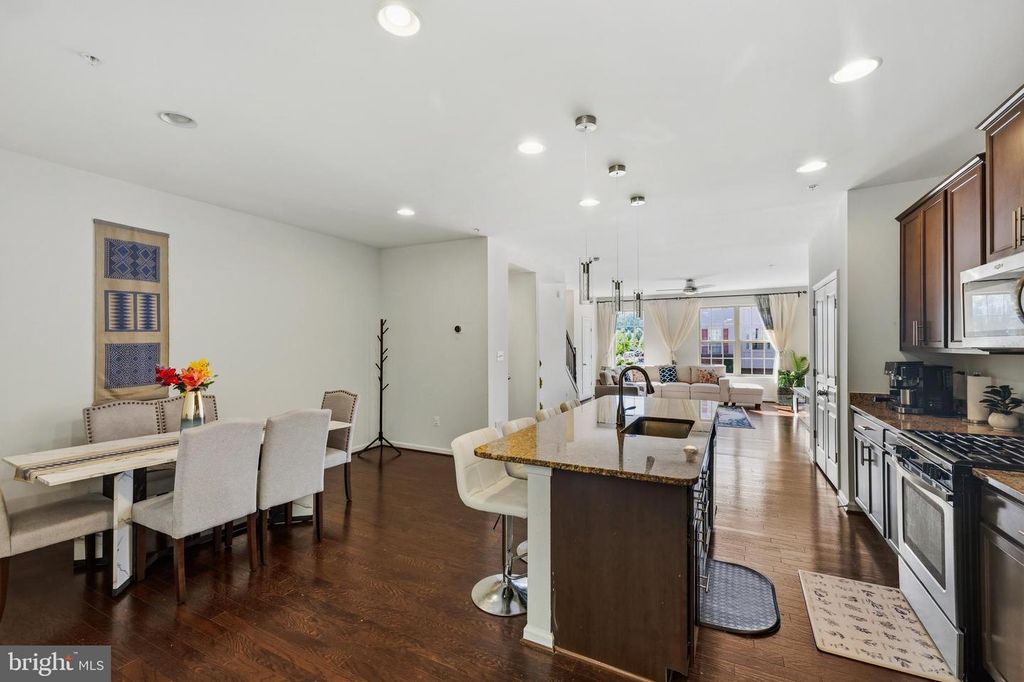 Image 15 of property listing at 7902 MOSS BROOK CT, Glen Burnie, MD 21060