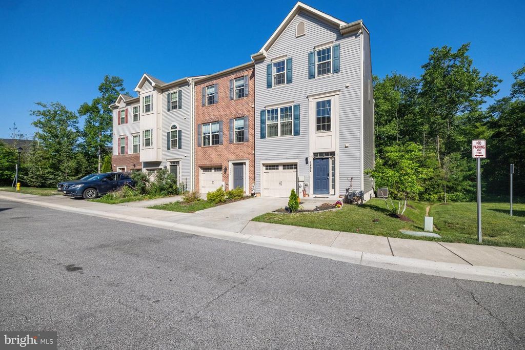 Image 2 of property listing at 7902 MOSS BROOK CT, Glen Burnie, MD 21060