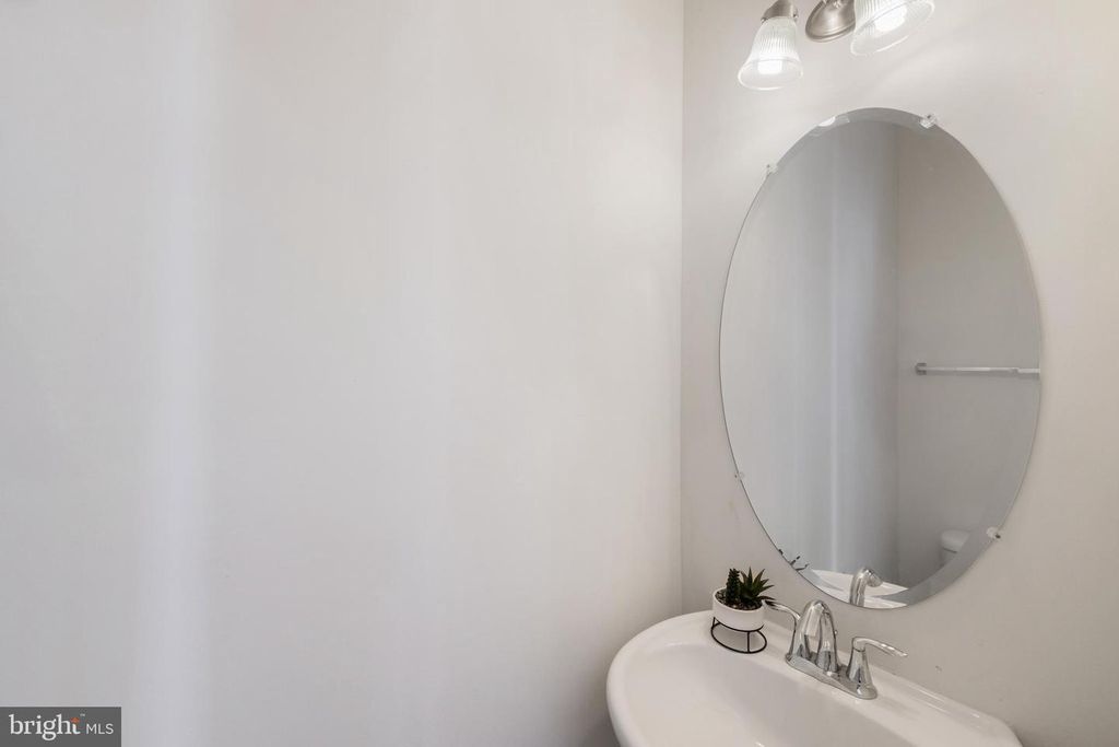 Image 24 of property listing at 7902 MOSS BROOK CT, Glen Burnie, MD 21060