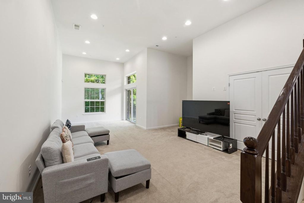 Image 29 of property listing at 7902 MOSS BROOK CT, Glen Burnie, MD 21060