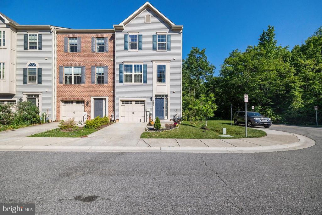 Image 3 of property listing at 7902 MOSS BROOK CT, Glen Burnie, MD 21060