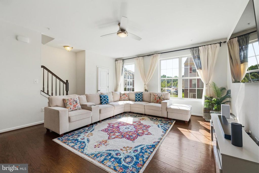 Image 7 of property listing at 7902 MOSS BROOK CT, Glen Burnie, MD 21060
