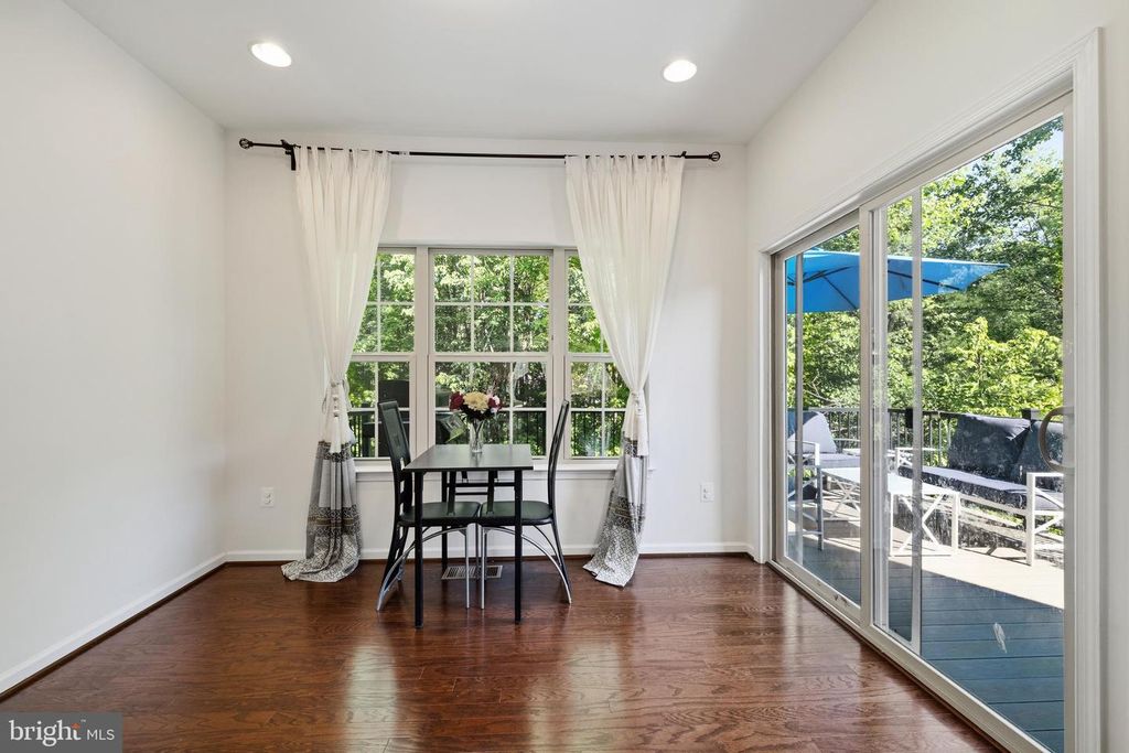 Image 8 of property listing at 7902 MOSS BROOK CT, Glen Burnie, MD 21060