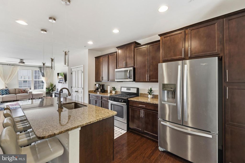 Image 9 of property listing at 7902 MOSS BROOK CT, Glen Burnie, MD 21060