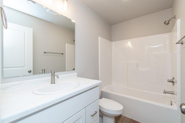 1135 Jill Drive W, West Fargo, ND 58078