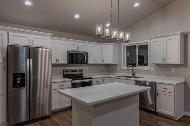 1135 Jill Drive W, West Fargo, ND 58078