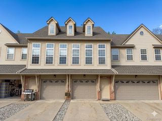 5151 PARSLEY Drive #33, Shelby Charter Township, MI 48316