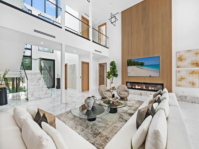 111 Fiesta Way, Fort Lauderdale, FL 33301