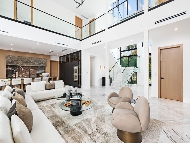 111 Fiesta Way, Fort Lauderdale, FL 33301