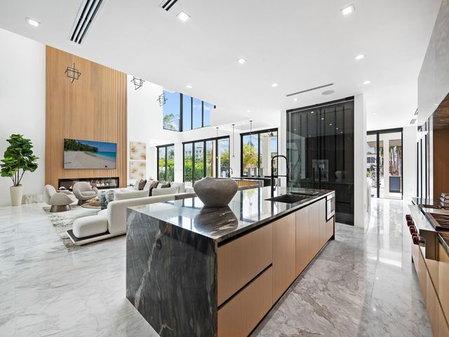 111 Fiesta Way, Fort Lauderdale, FL 33301