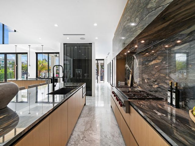 111 Fiesta Way, Fort Lauderdale, FL 33301